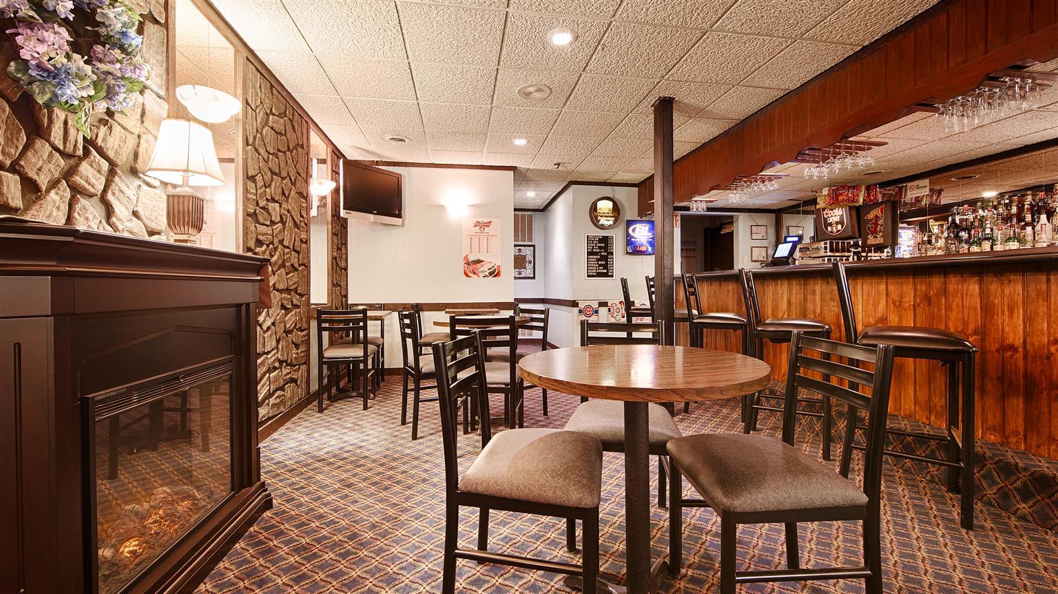 Hotel Super 8 By Wyndham Williams Esterno foto