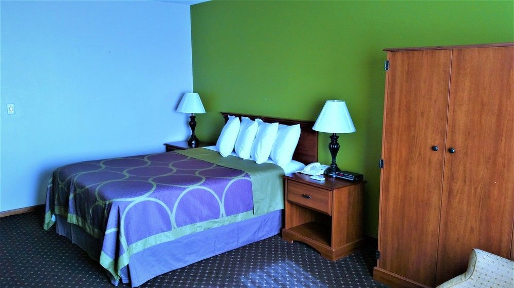 Hotel Super 8 By Wyndham Williams Esterno foto